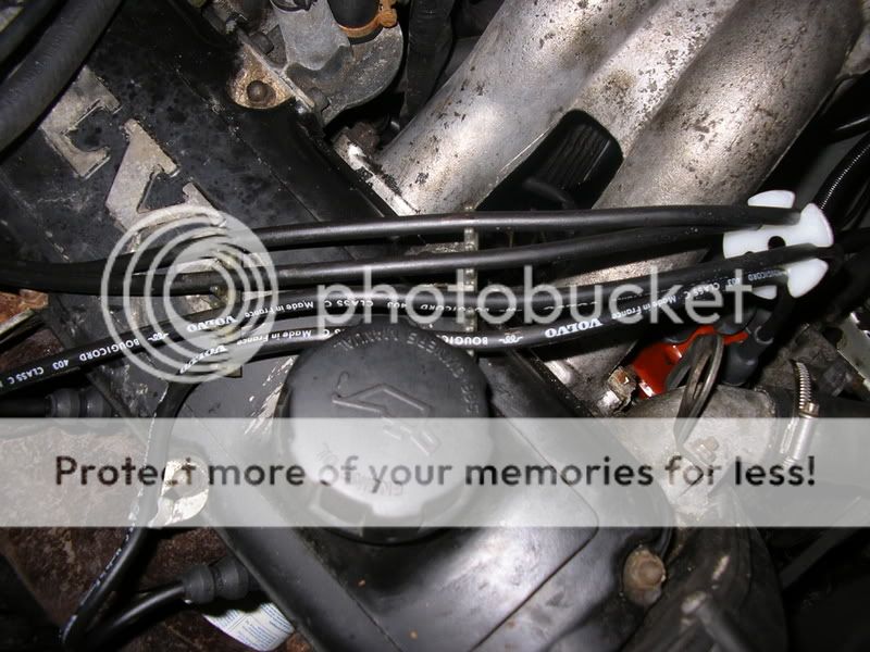 How to replace the distributor cap and rotor on Volvo 240